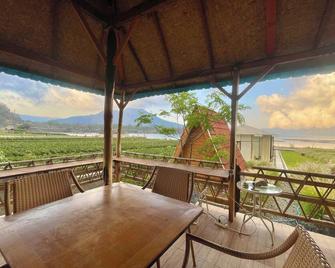 Double U Camp and Villa - Kubu - Balcon