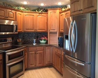 Sleeps 6 In Nebraska - Grand Island - Kitchen