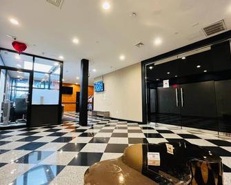 Hotel Key - Queens - Lobby