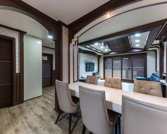 Taean Ritz Castle Resort - Taean - Jadalnia