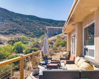 Charming Mountain Retreat in enjoyable Newbury Park with AC, WiFi - Newbury Park - Balkon