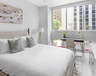 Landing at 20 Midtown Apartments - Birmingham - Bedroom
