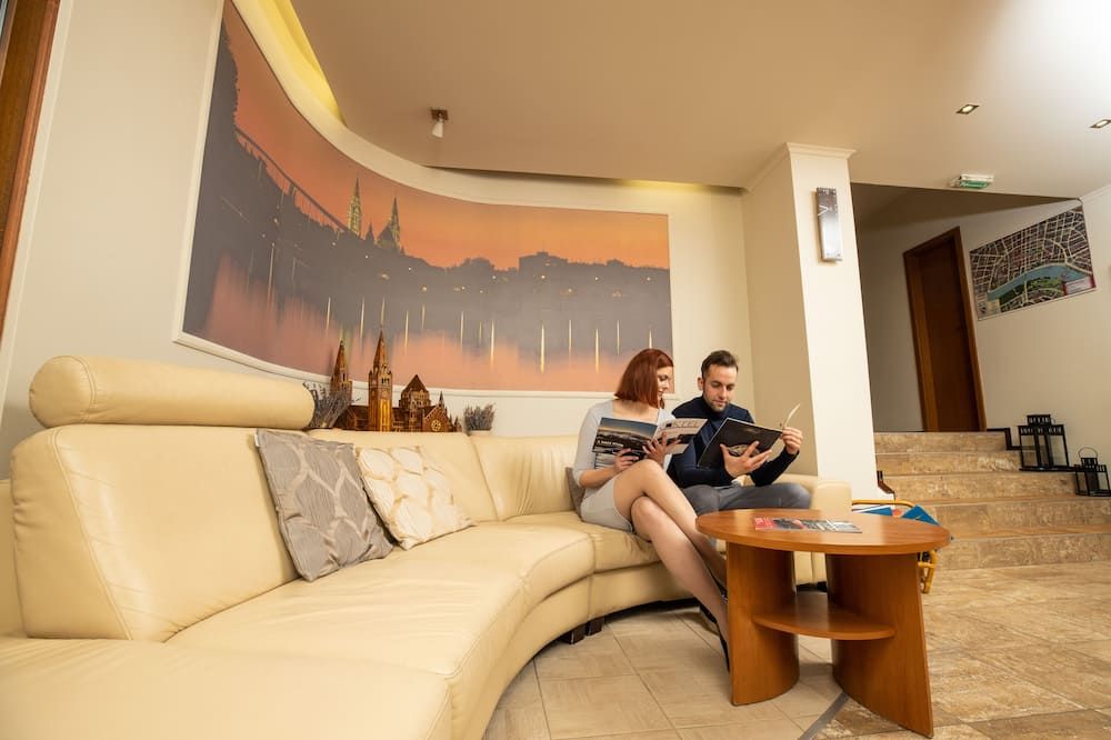 Dóm Hotel - סגד