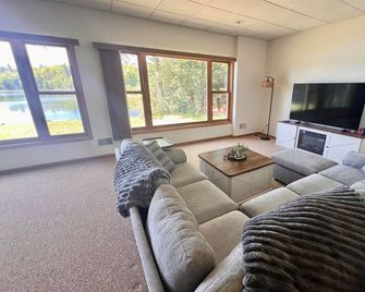 Waterfront Lakehouse Near Pictured Rocks Sleeps 12 Kayaks Game Room - Wetmore - Salon