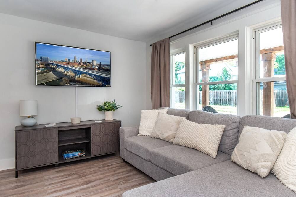 Trendy Ohio City - Comfy King Beds - Walkable - كليفيلاند (أوهايو) - غرفة معيشة