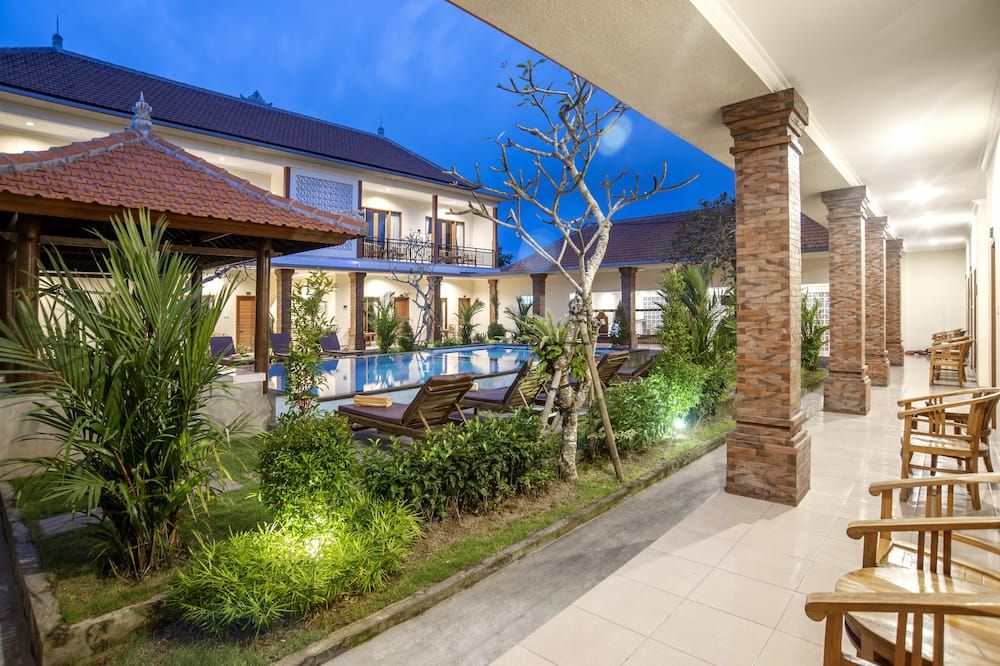 Tom's Inn Pecatu - South Kuta - בריכה