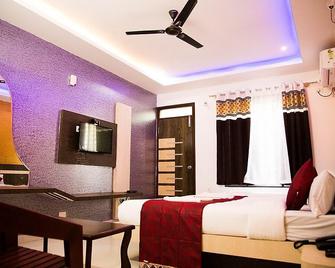 Mk Arcade Luxury Hotel - Chikamagalur - Bedroom