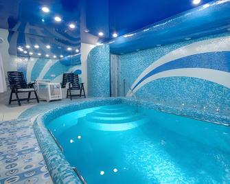 13 Chairs Boutique Hotel - Petrozavodsk - Pool