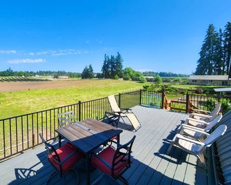 Valle Verde Barn Loft: Rest and Relax on the Farm - Woodburn - Balcón
