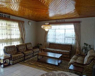 Remera Modern Guesthouse - Kigali - Sala de estar