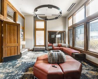 Sundial Lodge By All Seasons Resort Lodging - Park City - Living room