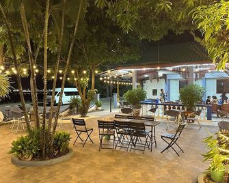 Mekong Hotel - Thakhèk - Patio