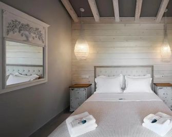 By the sea luxury suites - Thasos Town