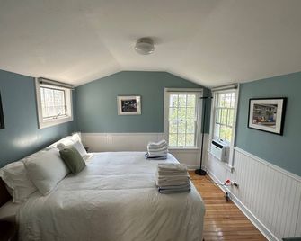 Charming 1-Bedroom/bathroom Cottage, Center of Town, parking and outdoor space - Provincetown