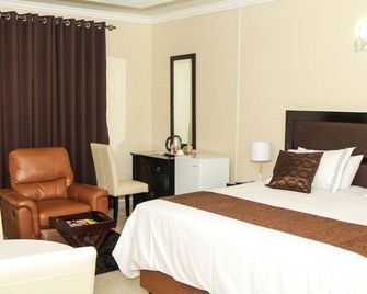 ستريتس أوف جولد بي دبليو بد آند بريكفاست - غابورون - غرفة نوم