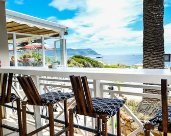 Boulders Beach Hotel, Cafe and Curio shop - Simon's Town - Balkong