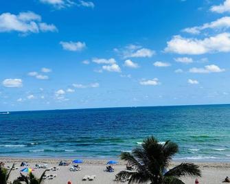The Sea Lord Hotel & Suites (Adults Only) - Lauderdale-by-the-Sea - Patio