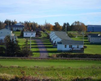 Mayfield Country Cottages - Cavendish - Outdoors view