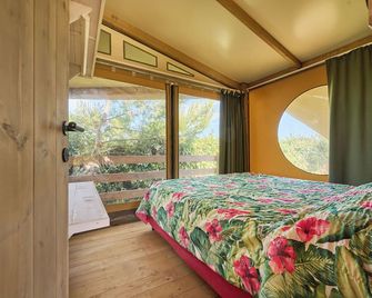 Glamping 'Familiare Vicino Al Mare' with Private Terrace, Private Garden and Wi-Fi - Piombino - Schlafzimmer