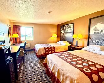 Super 8 by Wyndham Melrose - Melrose - Bedroom