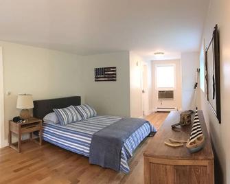 Newly Renovated Ogunquit Getaway Minutes from the Beach and Downtown - Ogunquit - Bedroom