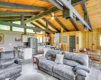 Riverfront Escape in Shawano on 3 Private Acres! - Shawano - Living room
