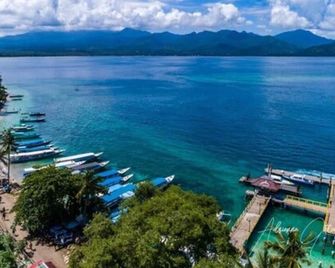 Oceans 5 Dive Resort - Pemenang - Buiten zicht