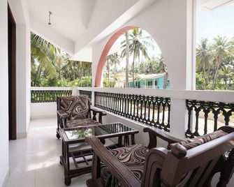 Fabhotel Triple Beach House - Benaulim - Balkon