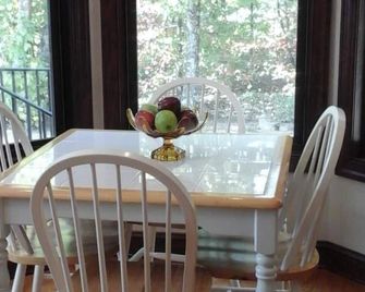 Mountain Top Resort With a Million Dollar View - Monterey - Dining room