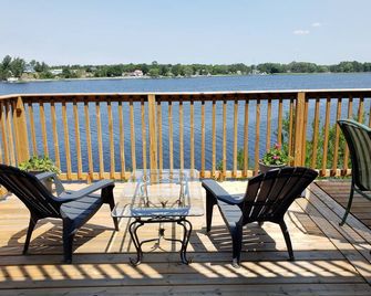 Fabulous New Georgian Bay Cottage on the water! - Pointe AU Baril - Balcony
