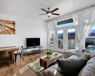 The Ultimate Sunny Stay at our Carbondale Loft - Carbondale - Soggiorno