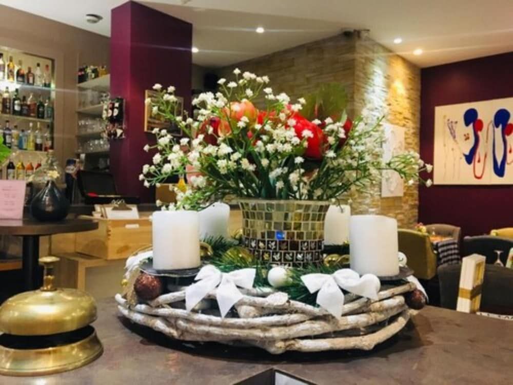 Hotel Villa La Tour - ניס - דלפק קבלה