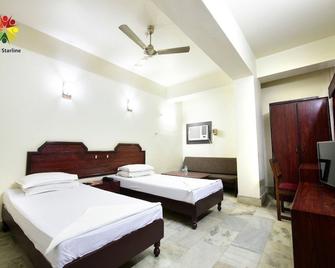 Hotel Starline - Guwahati - Bedroom