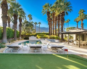 Private, Mid-Century Home in Movie Colony with Saltwater Pool & Putting Green! - Palm Springs - Piscina
