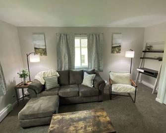 Relaxing Space - Cedar Rapids - Living room