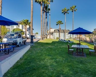 Prime Location: 2 Charming Rooms Near Descanso Beach – 9 Min Walk to Shore - Avalon