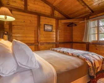 Timbers Resort - Fairmont Hot Springs - Bedroom