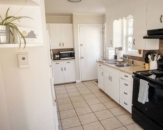 Harrisonburg Hideaway - Walking Distance to Downtown Harrisonburg and JMU - Harrisonburg - Kuchyň