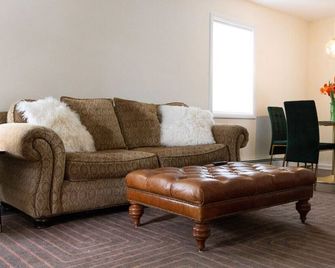 Art House 3 Beds Close to Warner Theater - Torrington - Huiskamer