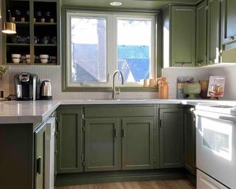 Parkside Cottage\n - Elora - Cocina