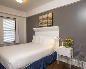 Standard Queen Room with Ensuite Bathroom - San Francisco