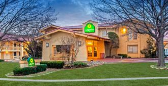 La Quinta Inn by Wyndham Wichita Falls Event Center North - Wichita Falls - Rakennus