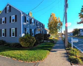 In-Town Kennebunk - walk to mult cafes/restaurants/shops! Beaches 6 mins away! - Kennebunk - Building