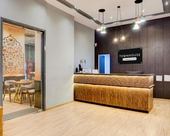 Super Townhouse Bombay Exhibition Centre Goregaon - Mumbai - Front desk