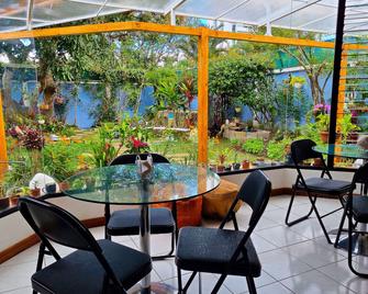 Casa Jardin Del Mango - San José - Patio