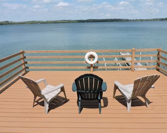 Beautiful, Renovated Lake Home On Pristine Eagle Lake, Otter Tail County Mn! - Battle Lake - Balcony