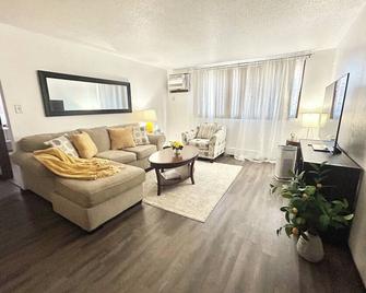 Scape to Your Marion Getaway! - Marion - Living room