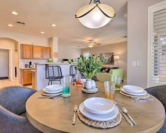 San Tan Valley Home with Pool Access and Golf View! - San Tan Valley - Dining room