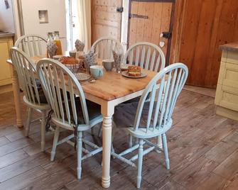 Vieille Fermette BnB chambre prive - Verton - Dining room