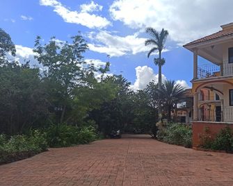Ecotel Quinta Regia - Valladolid - Outdoors view